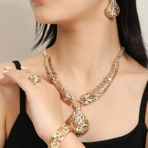 5 piece beautiful set.